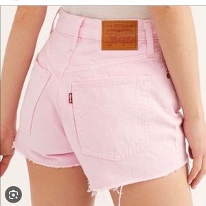 Bubblegum pink Levi shorts size 25